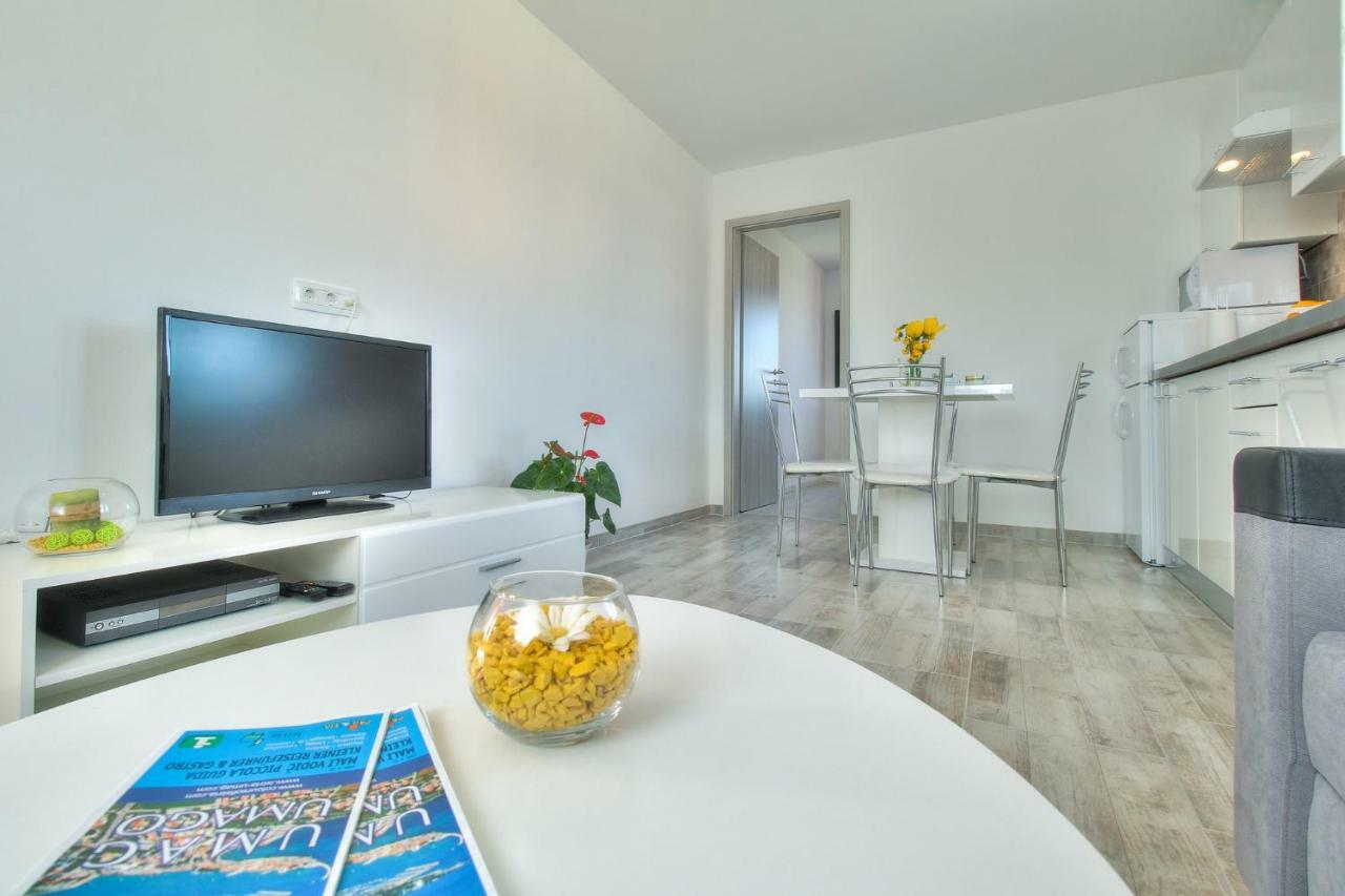 Apartments Antunovic Umago Esterno foto